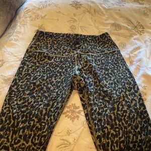 Victoria Secret leopard leggings - large